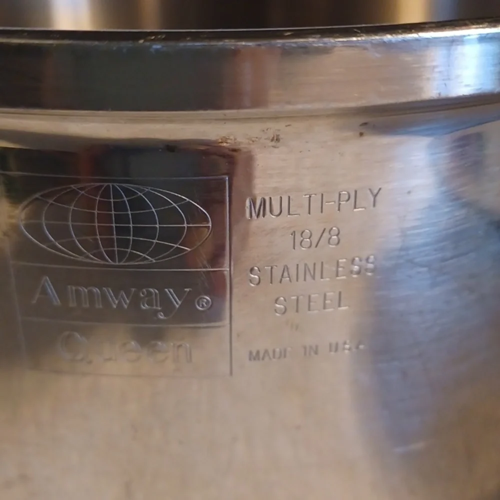 Amway's Queen stainless steel cookware 2.5 qt. Pot with lid 18-8 stainle…